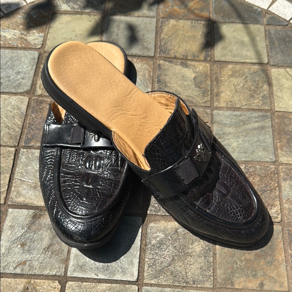 Elegant Black Mules with Croc-Embossed Design - Picture 3 of 4